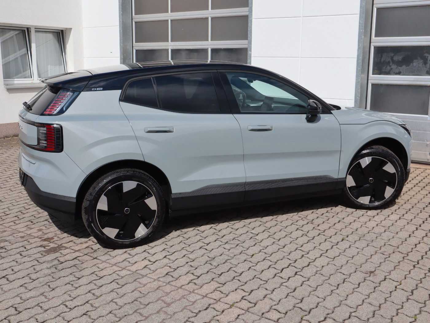 Volvo  Plus 2WD Pure Electric