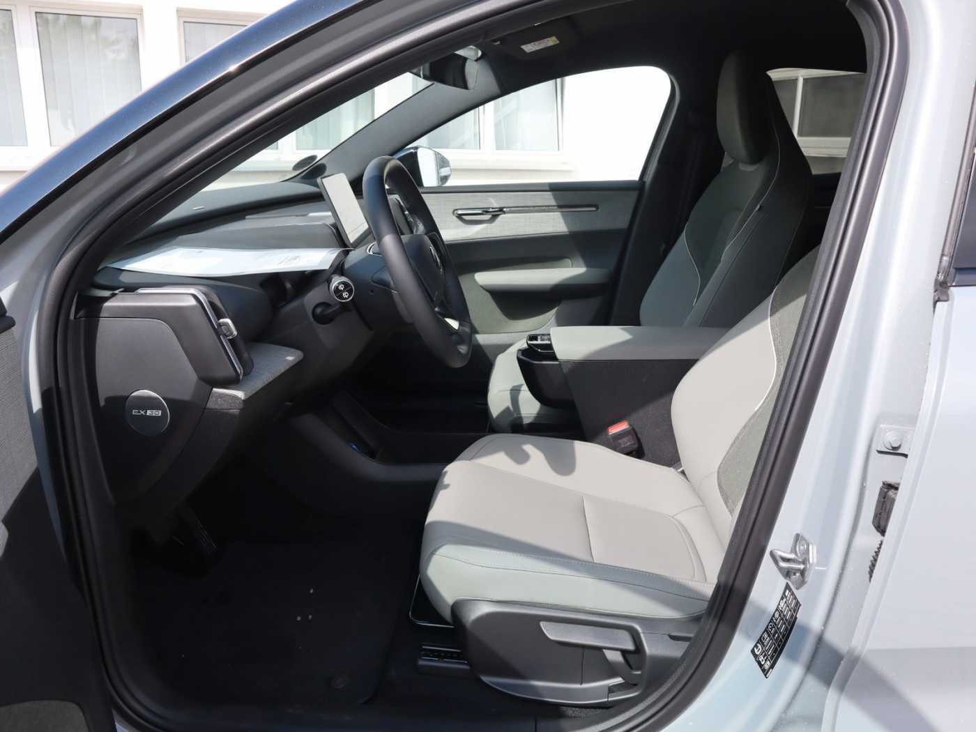 Volvo  Plus 2WD Pure Electric