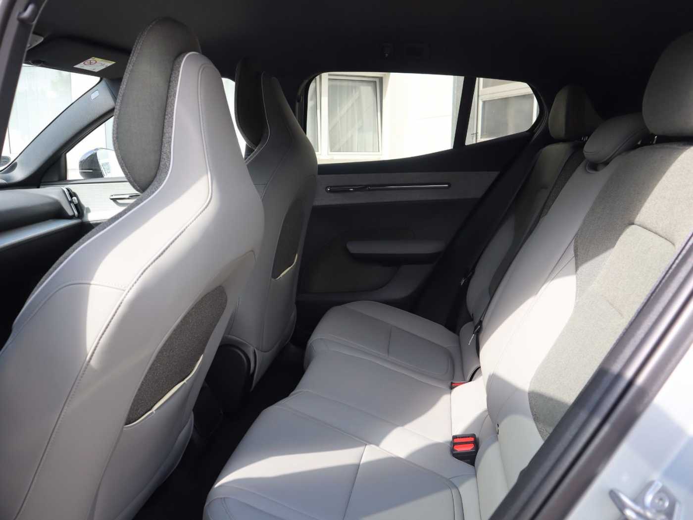 Volvo  Plus 2WD Pure Electric