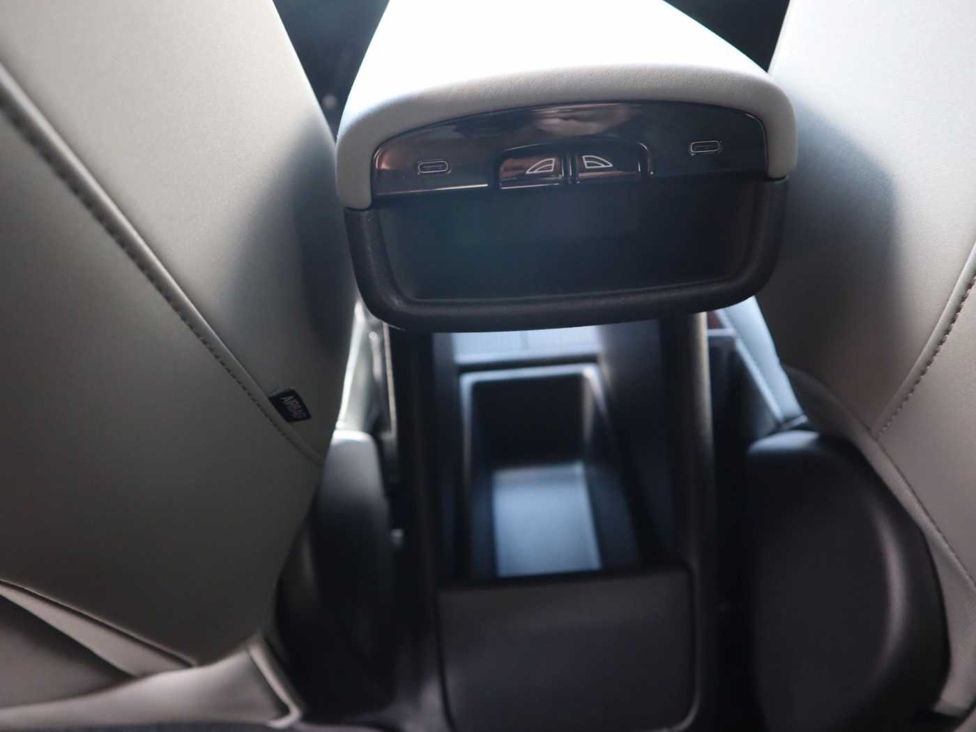 Volvo  Plus 2WD Pure Electric