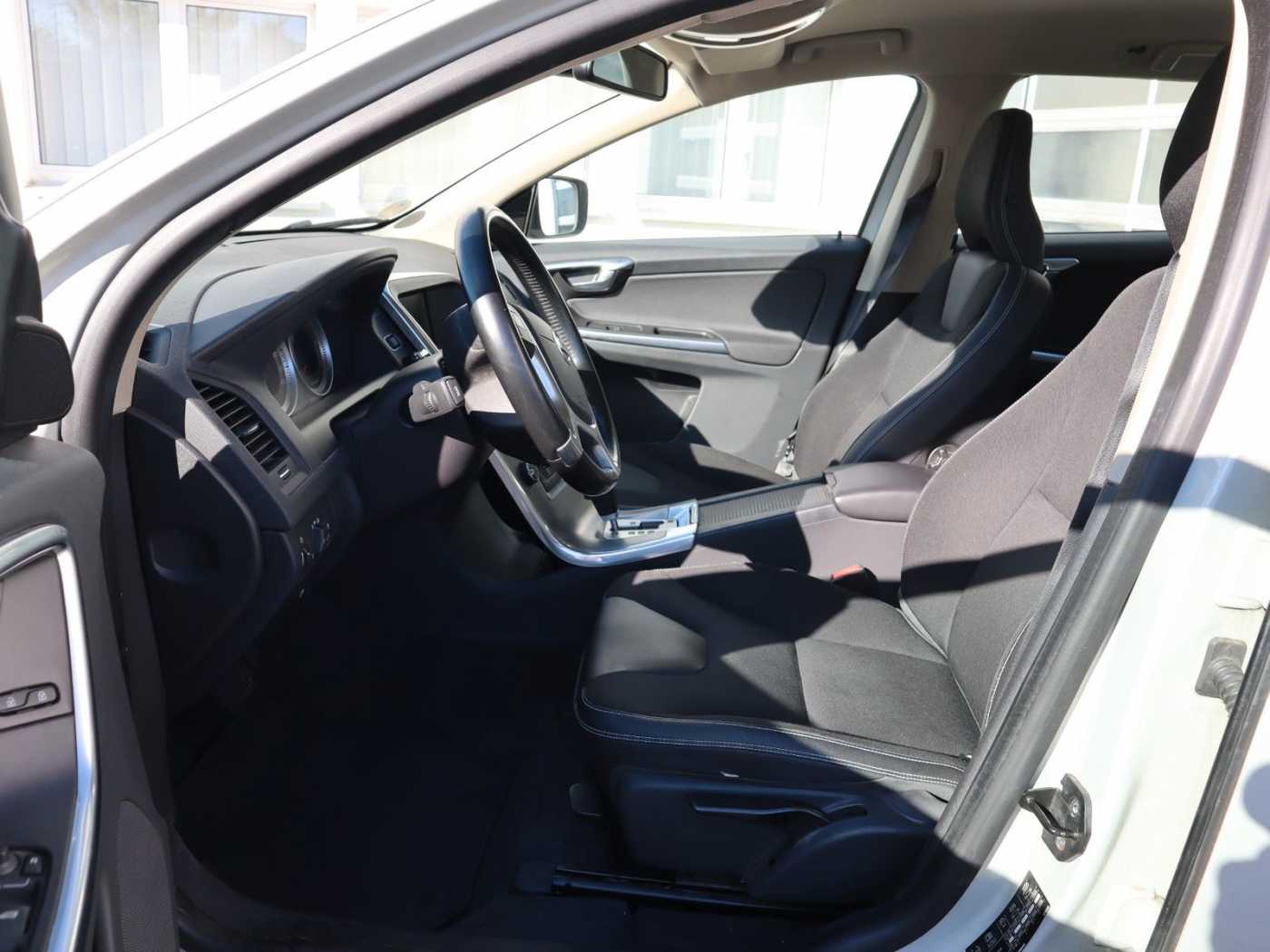 Volvo  D5 Momentum AWD