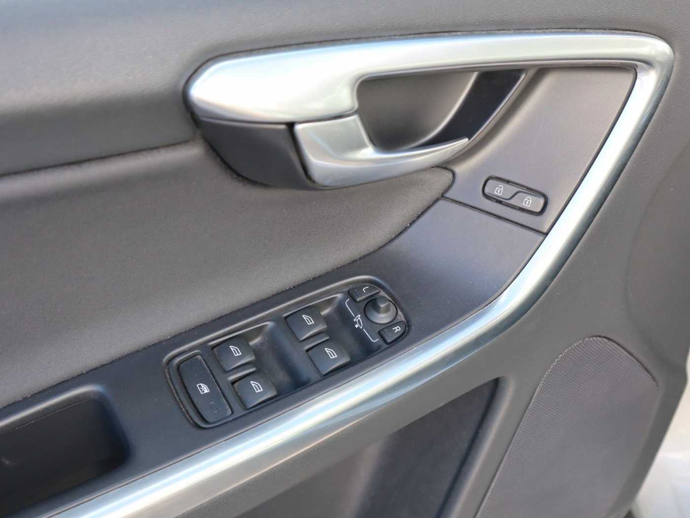 Volvo  D5 Momentum AWD