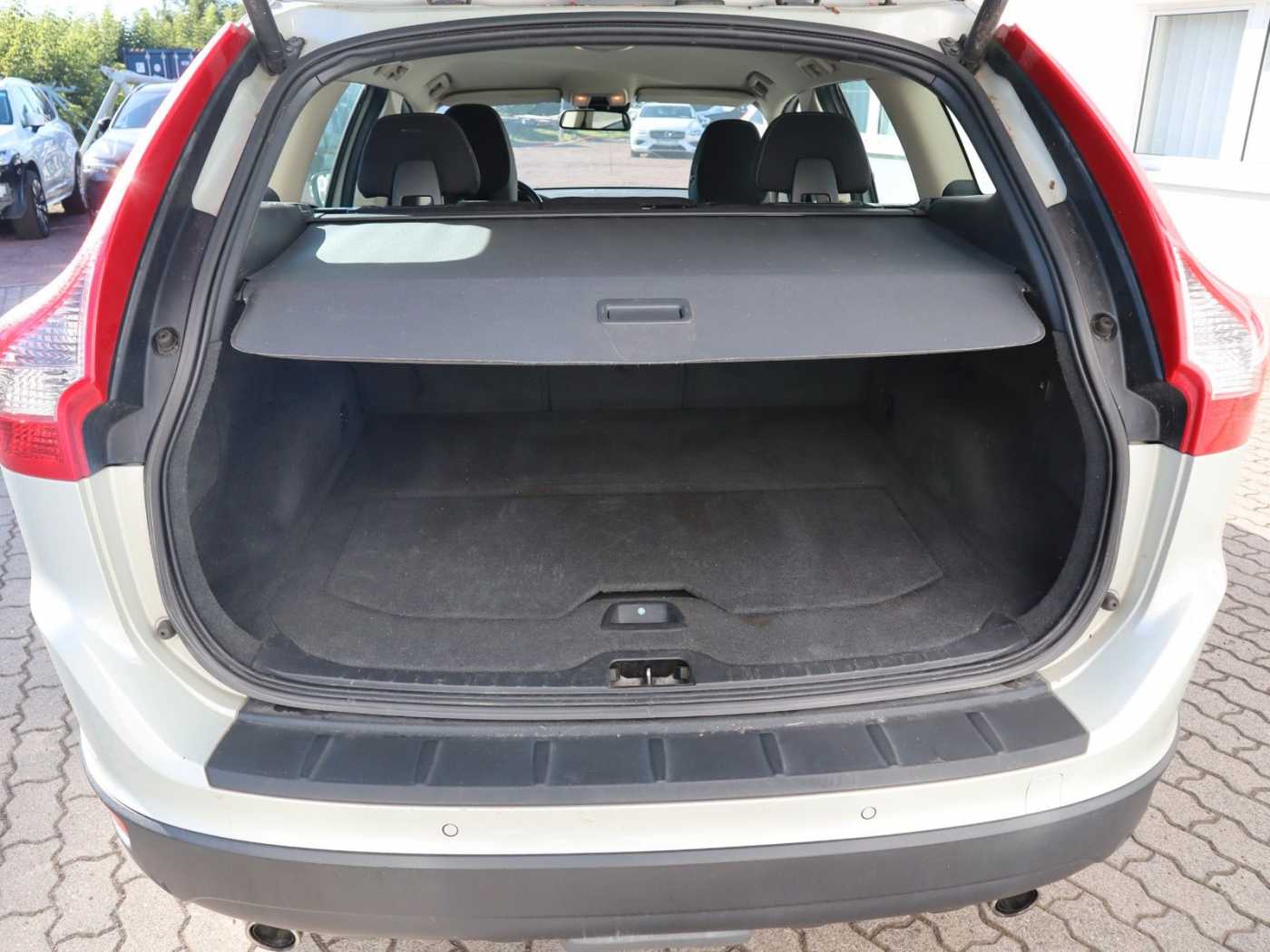 Volvo  D5 Momentum AWD