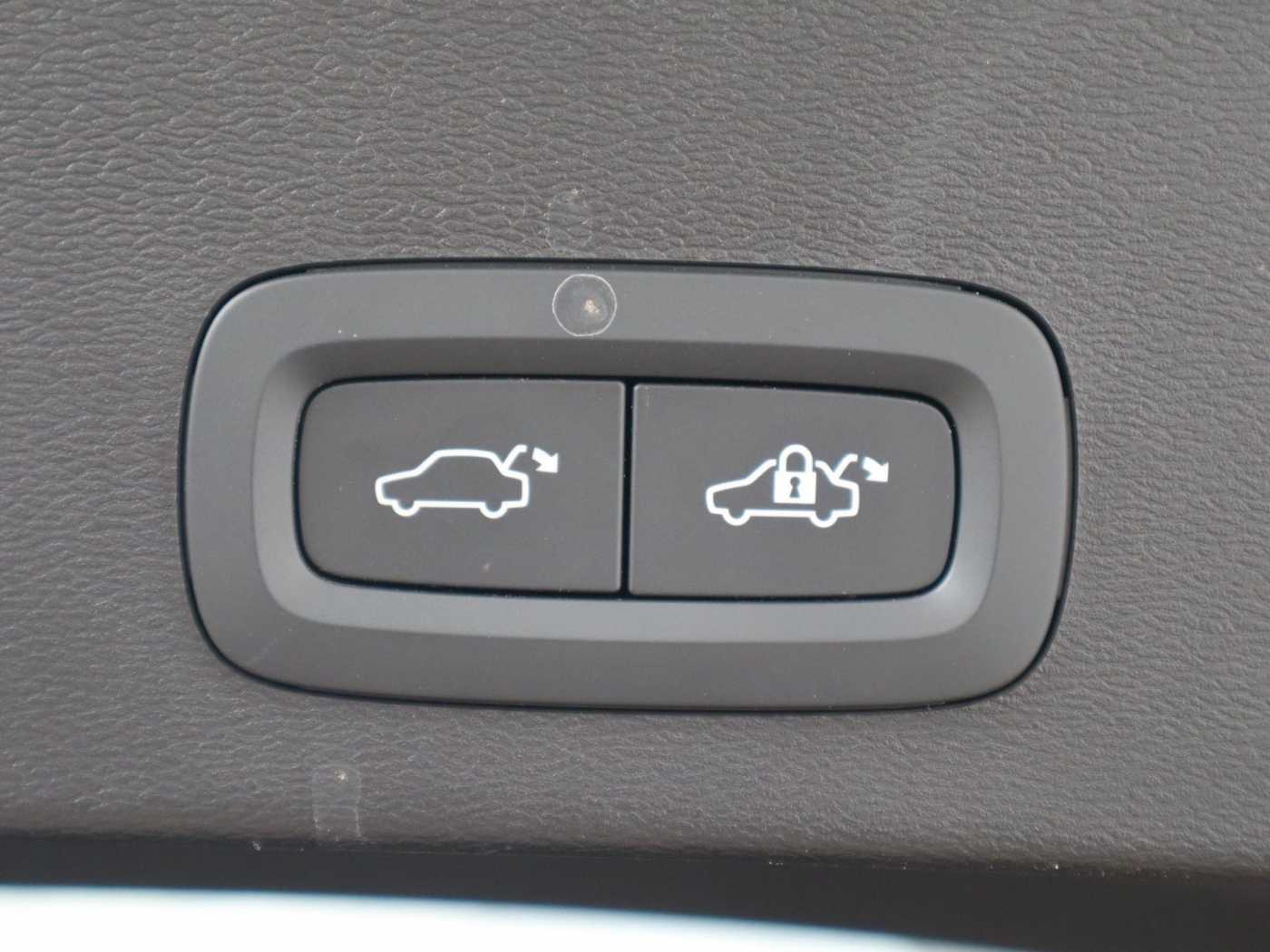 Volvo  Ultimate Recharge Pure Electric AWD
