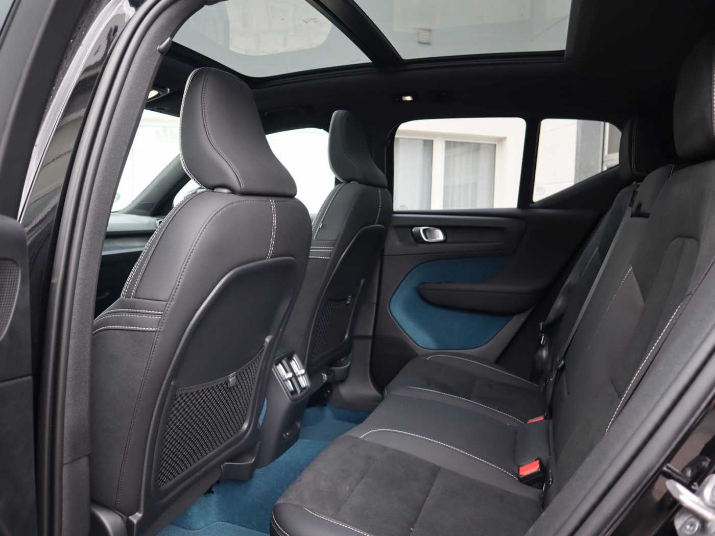 Volvo  Ultimate Recharge Pure Electric AWD