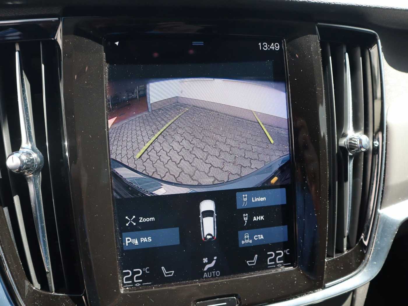 Volvo  D4 Momentum Pro LED*AHK*RFK*SHZ