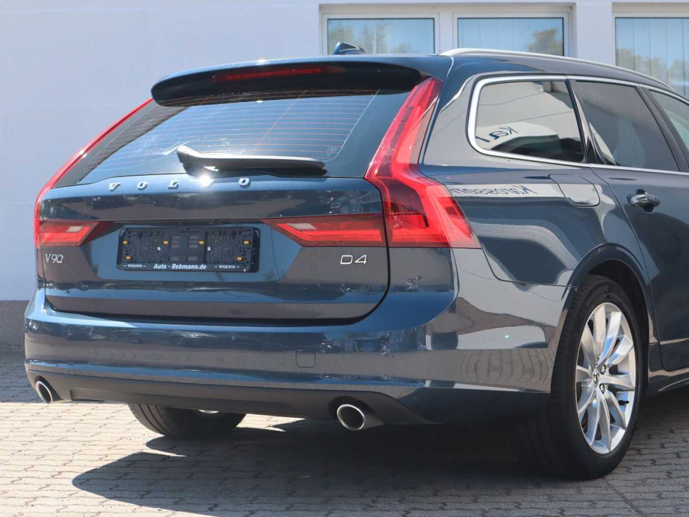 Volvo  D4 Momentum Pro LED*AHK*RFK*SHZ