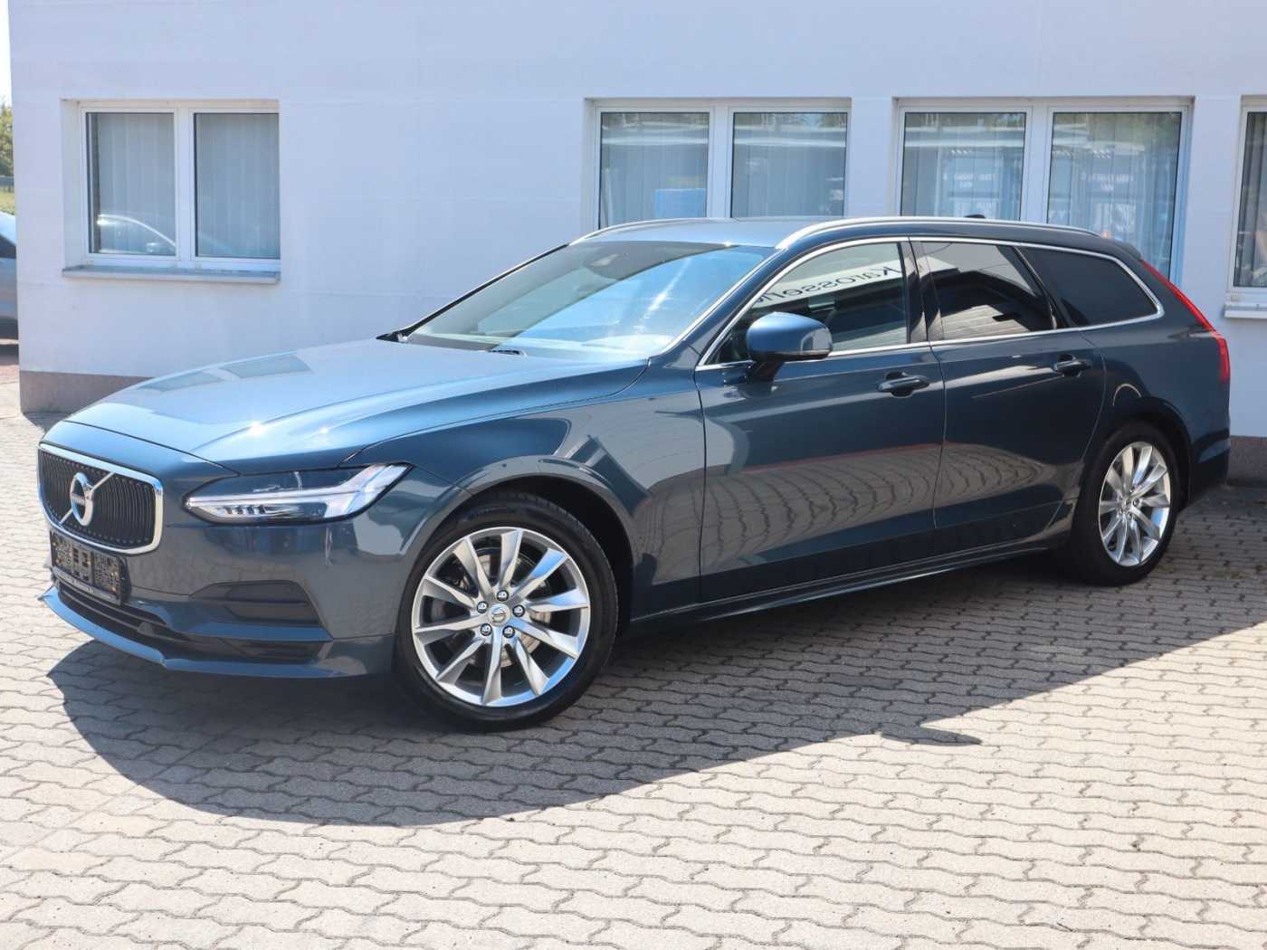 Volvo  D4 Momentum Pro LED*AHK*RFK*SHZ