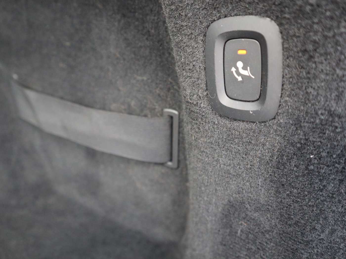 Volvo  D4 Momentum Pro LED*AHK*RFK*SHZ