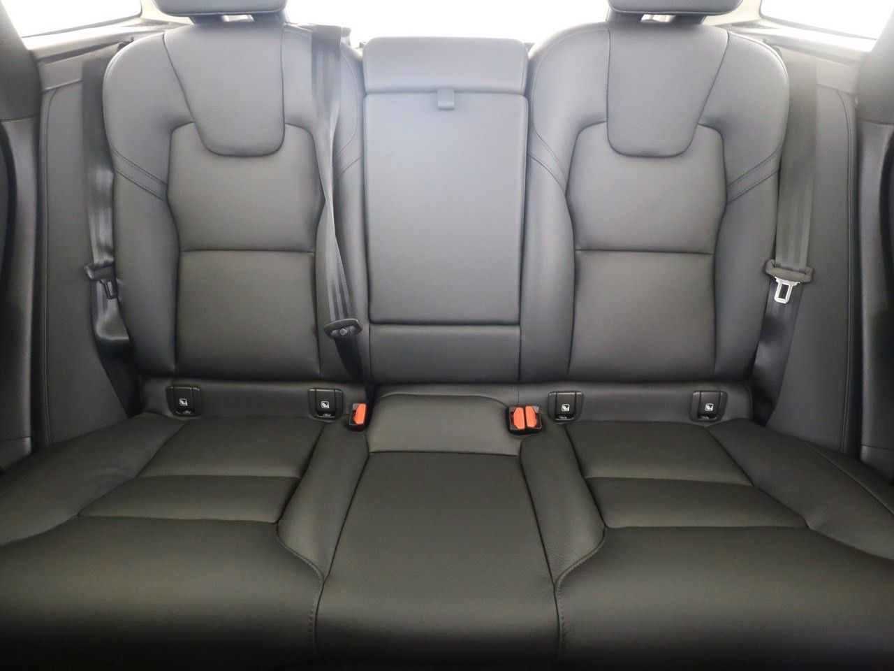 Volvo  T6 Plus Dark Recharge Plug-In Hybrid AWD