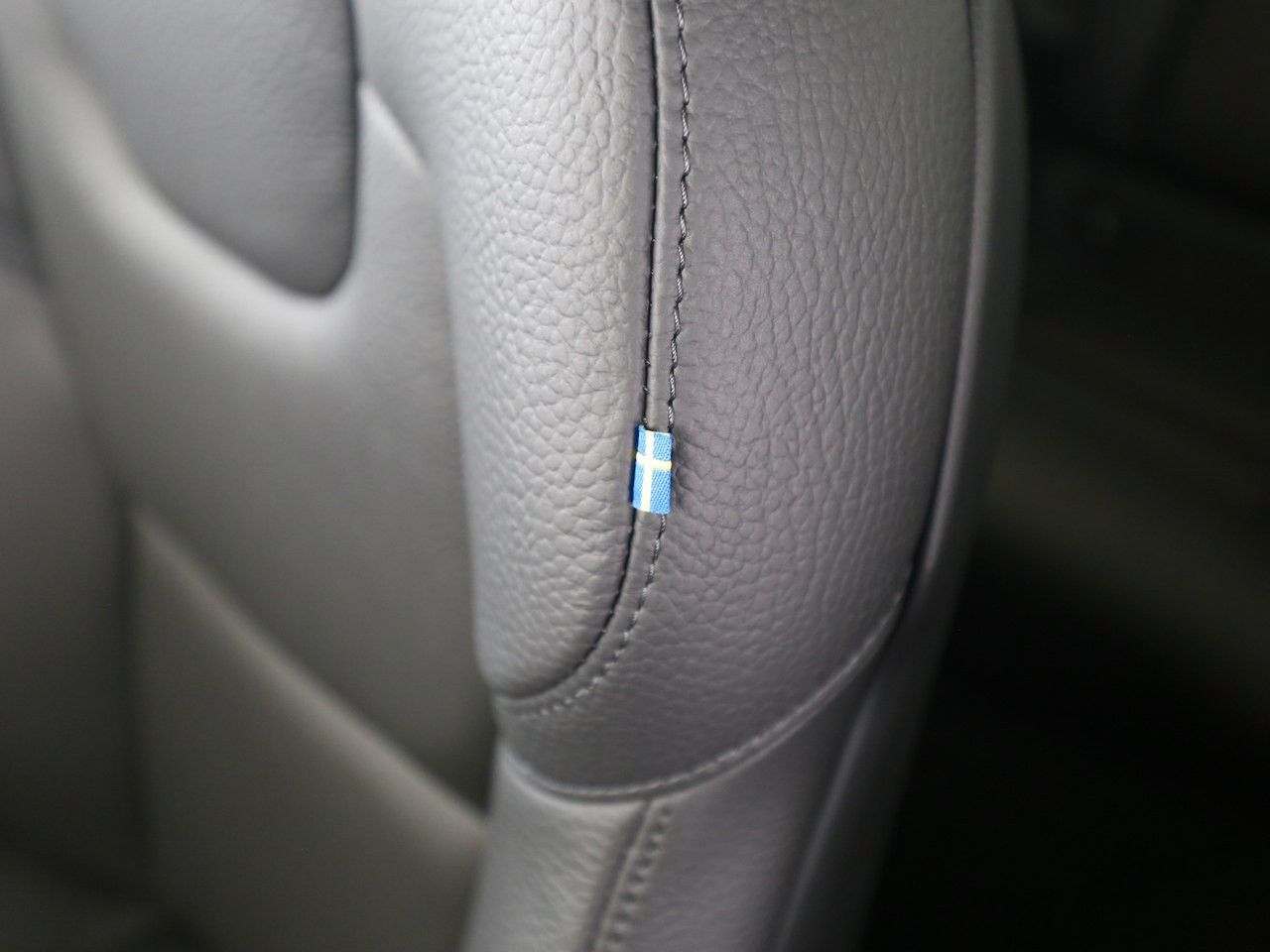 Volvo  T6 Plus Dark Recharge Plug-In Hybrid AWD