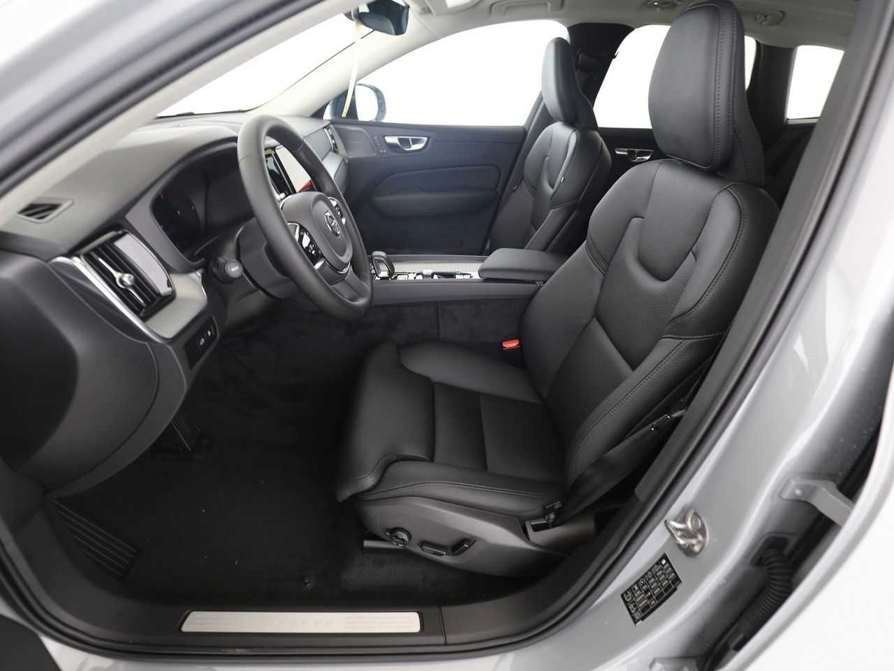 Volvo  T6 Plus Dark Recharge Plug-In Hybrid AWD