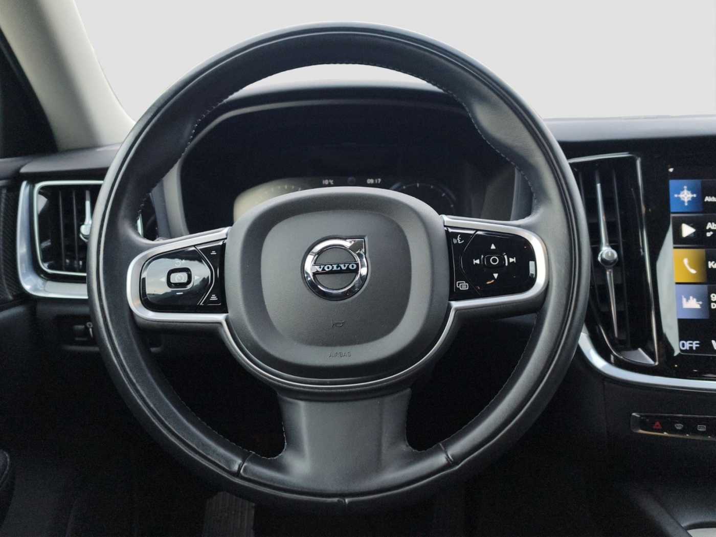 Volvo  B4 Cross Country Pro AWD