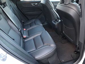 Volvo  B4 Ultimate Dark AWD*B&W*Massag*Standh*