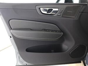Volvo  B4 Plus Dark FWD*AHK*Standh*360°*H&K*SD*