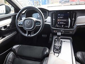 Volvo  D4 R Design HUD*Akustik*StdHzg*360°