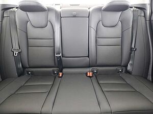 Volvo  B4 Plus Dark