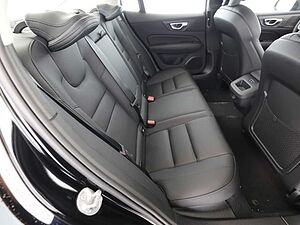 Volvo  B4 Plus Dark