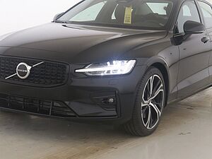 Volvo  B4 Plus Dark