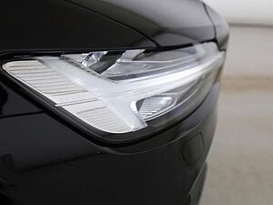 Volvo  B4 Ultra Dark
