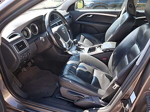 Volvo  D5 Momentum AWD