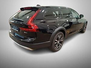 Volvo  B4 Cross Country Plus AWD