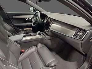 Volvo  B4 Cross Country Plus AWD
