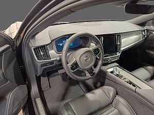 Volvo  B4 Cross Country Plus AWD