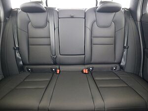 Volvo  B4 Plus Dark