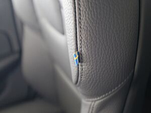 Volvo  B4 Plus Dark