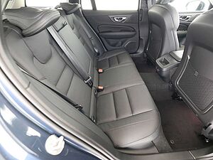 Volvo  B4 Plus Dark