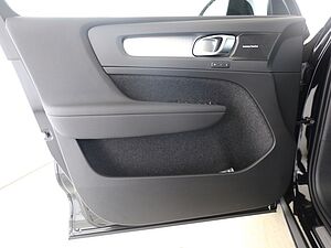 Volvo  B3 Plus Dark FWD