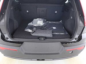 Volvo  B3 Plus Dark FWD