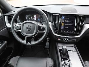 Volvo  B4 R Design AWD