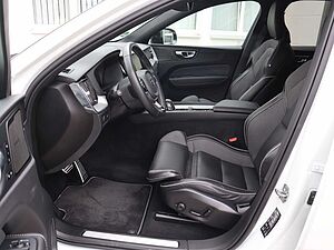 Volvo  B4 R Design AWD
