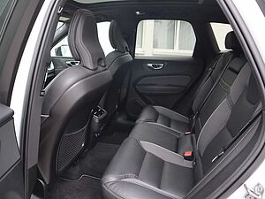 Volvo  B4 R Design AWD