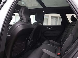 Volvo  B4 R Design AWD