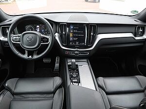 Volvo  B4 R Design AWD