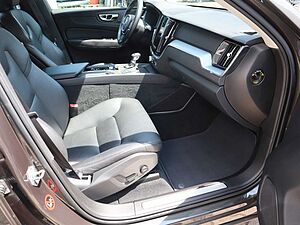 Volvo  D5 Momentum AWD