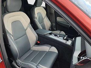 Volvo B4 R Design AWD