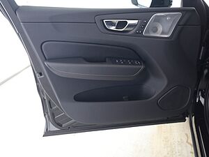 Volvo  B5 AWD Ultimate Black Edition Auto