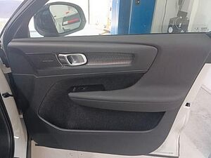 Volvo  B4 R Design FWD