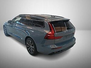 Volvo  B4 Plus Dark