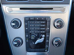 Volvo  D5 Momentum AWD