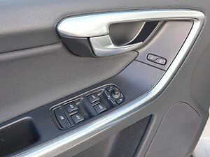 Volvo  D5 Momentum AWD