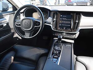 Volvo  D4 Momentum Pro LED*AHK*RFK*SHZ