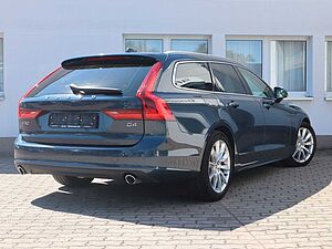 Volvo  D4 Momentum Pro LED*AHK*RFK*SHZ
