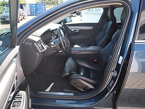 Volvo  D4 Momentum Pro LED*AHK*RFK*SHZ