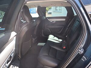 Volvo  D4 Momentum Pro LED*AHK*RFK*SHZ