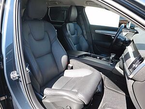 Volvo  D4 Momentum Pro LED*AHK*RFK*SHZ